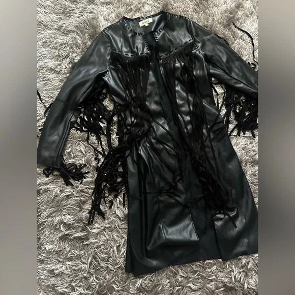 Elegant Black Leather Fringe Jacket - Picture 2 of 6